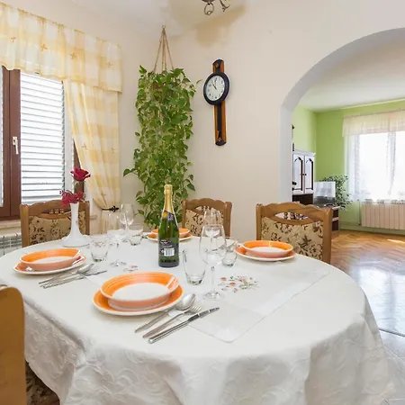 3 Bedroom Awesome In Holiday home