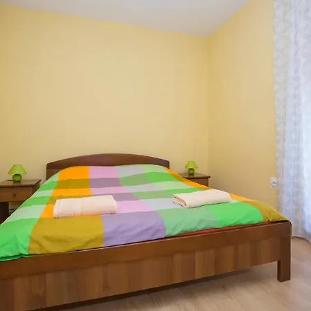 3 Bedroom Awesome In Holiday home *